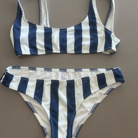 Solid and striped set - Picture 1 of 3